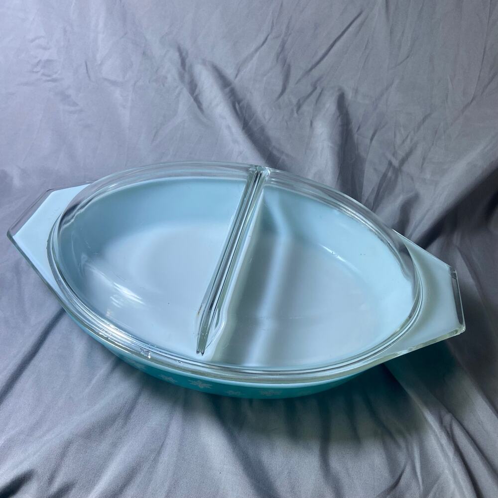 PYREX Divided Casserole Dish Snowflake Turquoise Vintage  W/Lid Read